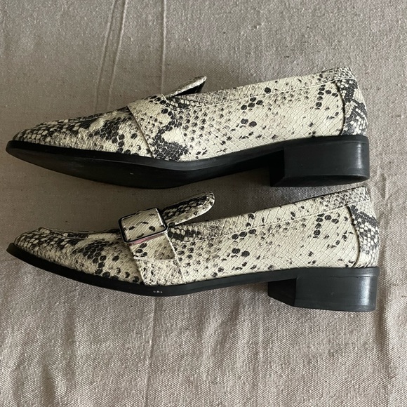 🐍Bleecker & Bond python print buckle Loafers sz 9.5 - Picture 4 of 9